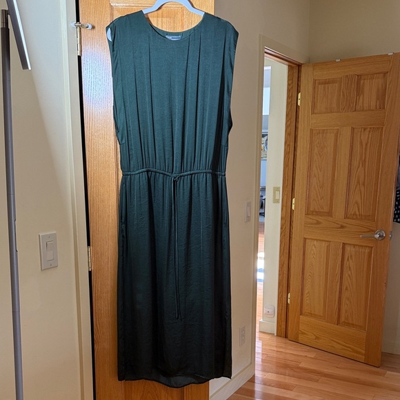 Vince Dark Green Midi Dress . gentle used - Picture 1 of 4